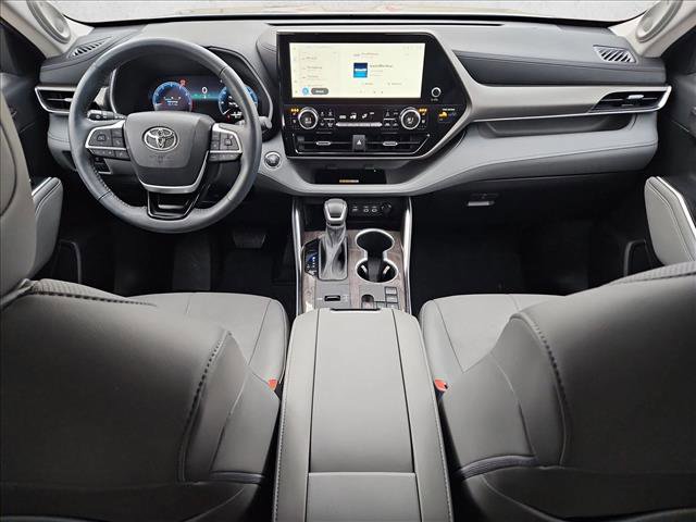 Used 2023 Toyota Highlander Limited FWD image 18