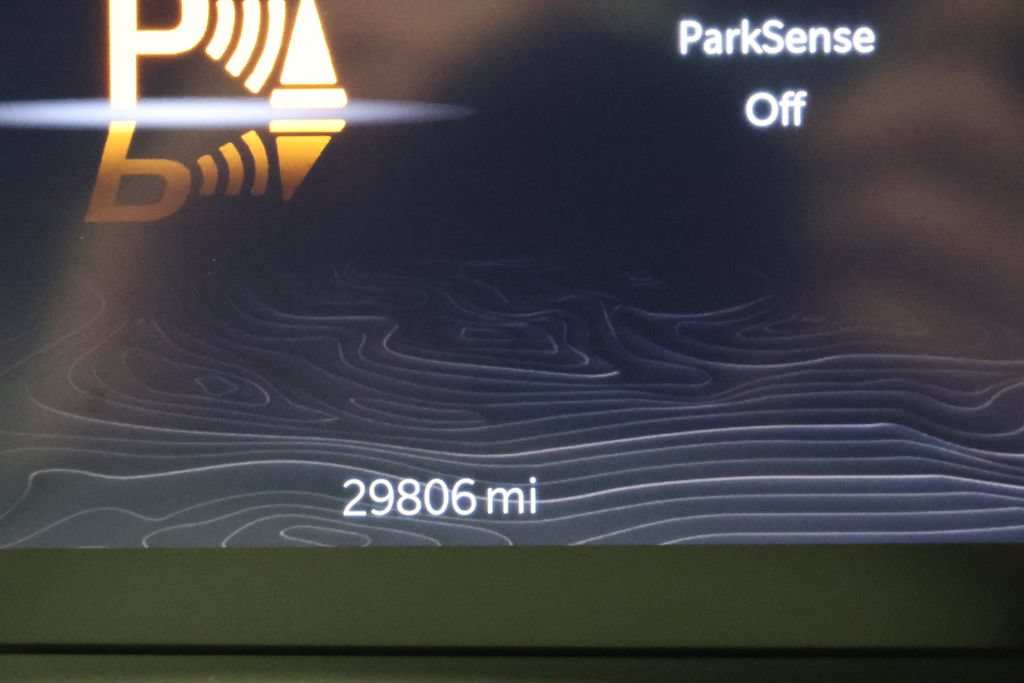 Used 2025 Jeep Grand Cherokee Altitude AWD/4WD image 17