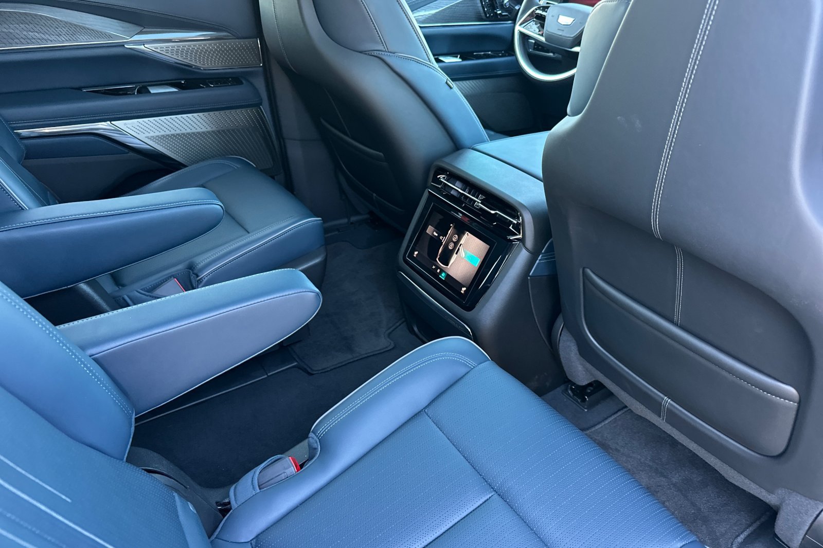 Used 2025 Cadillac Escalade IQ Sport 2 w/ LPO, ONYX Package AWD/4WD image 19