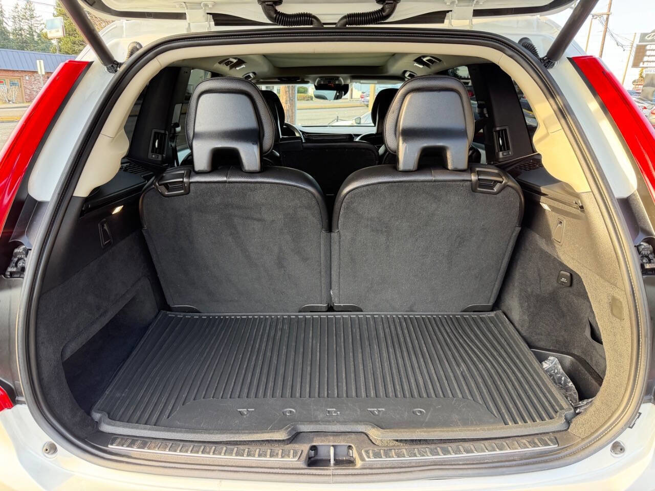 Used 2018 Volvo XC90 T6 Momentum w/ Convenience Package image 6