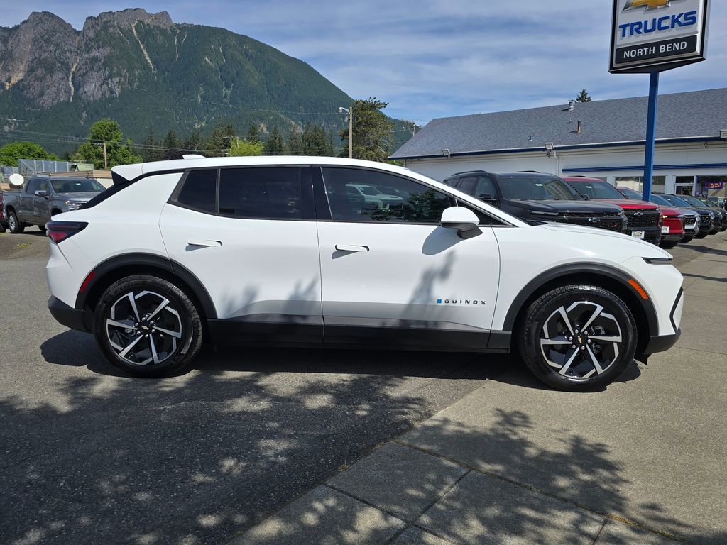 Used 2025 Chevrolet Equinox EV LT FWD image 4