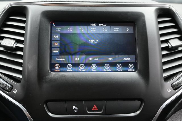 Used 2020 Jeep Cherokee Latitude Plus w/ Cold Weather Group AWD/4WD image 30