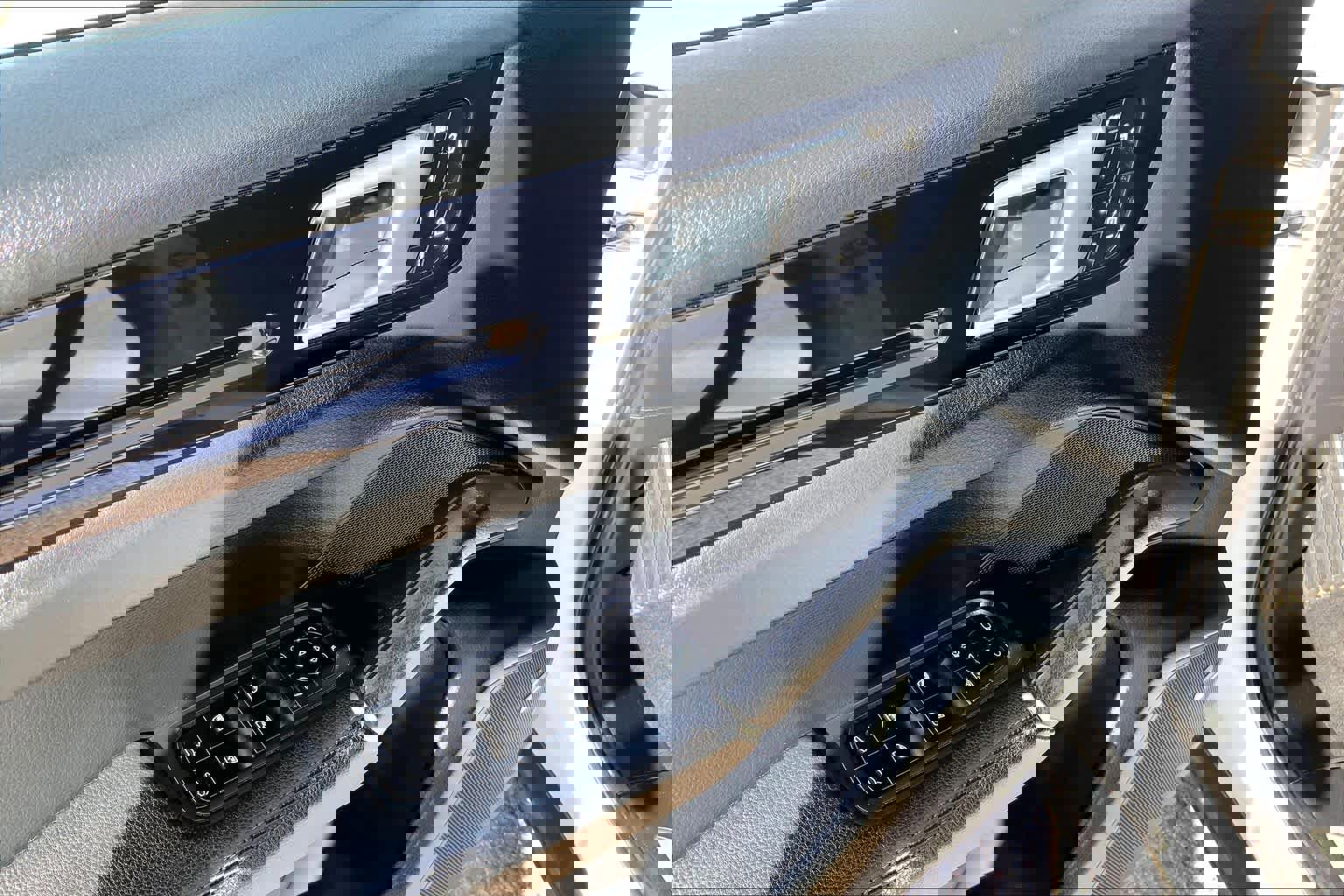 Used 2021 Porsche Cayenne S image 30