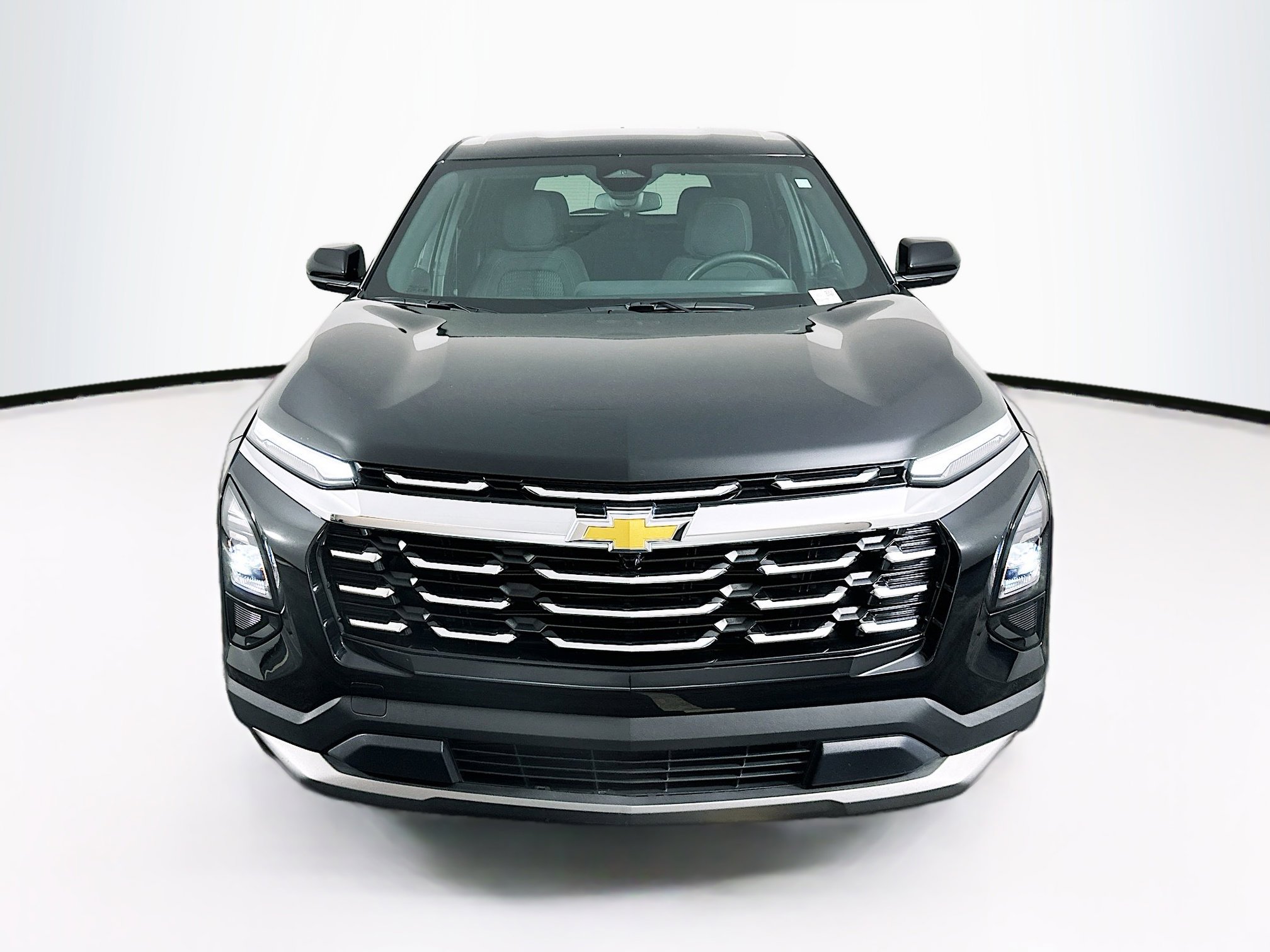 Used 2025 Chevrolet Equinox LT AWD/4WD image 2