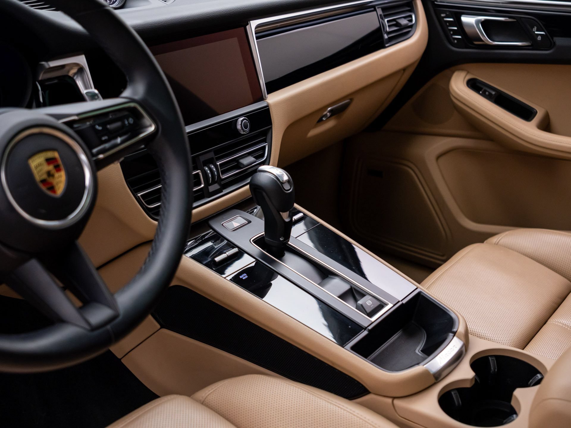 Used 2023 Porsche Macan AWD/4WD image 13
