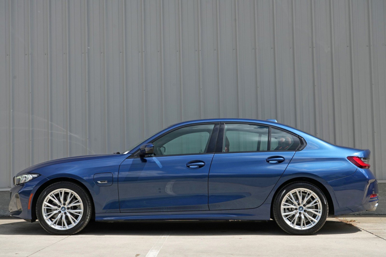 Used 2023 BMW 330e w/ Premium Package RWD image 9