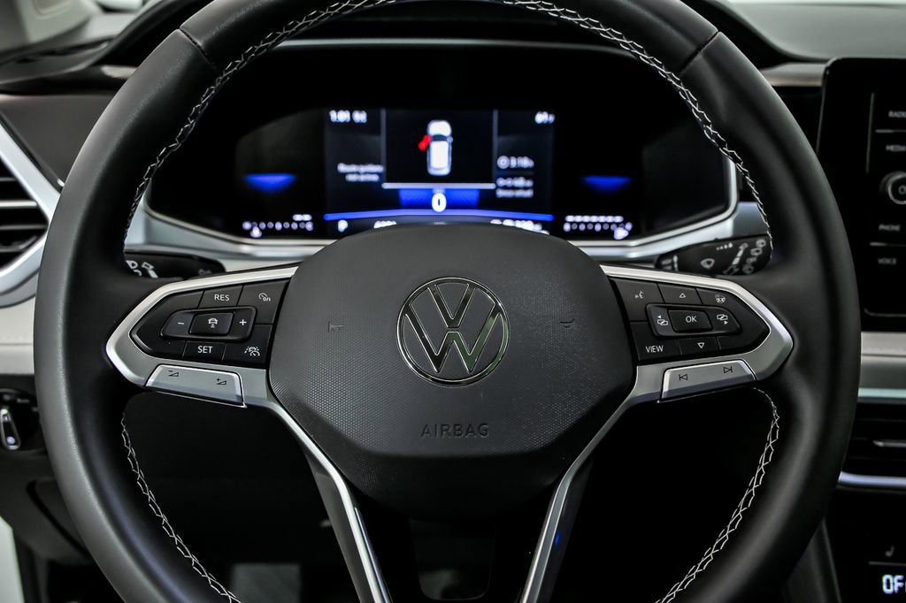 Used 2025 Volkswagen Taos SE w/ Panoramic Sunroof Package AWD/4WD image 19