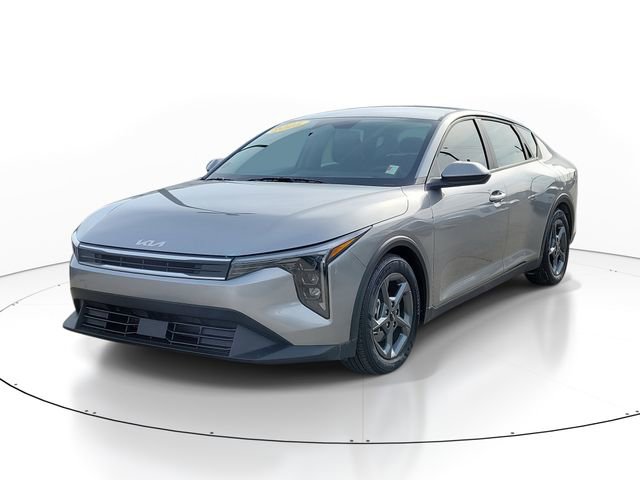 Used 2025 Kia K4 LXS image 3