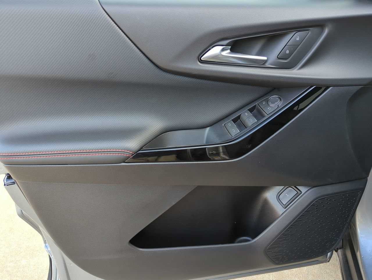 New 2027 Chevrolet Equinox RS w/ Safety and Technology Package FWD image 19