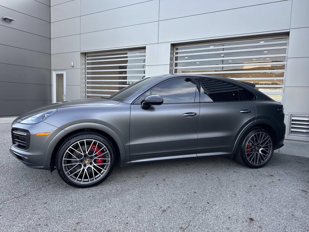 Used 2022 Porsche Cayenne GTS AWD/4WD image 3