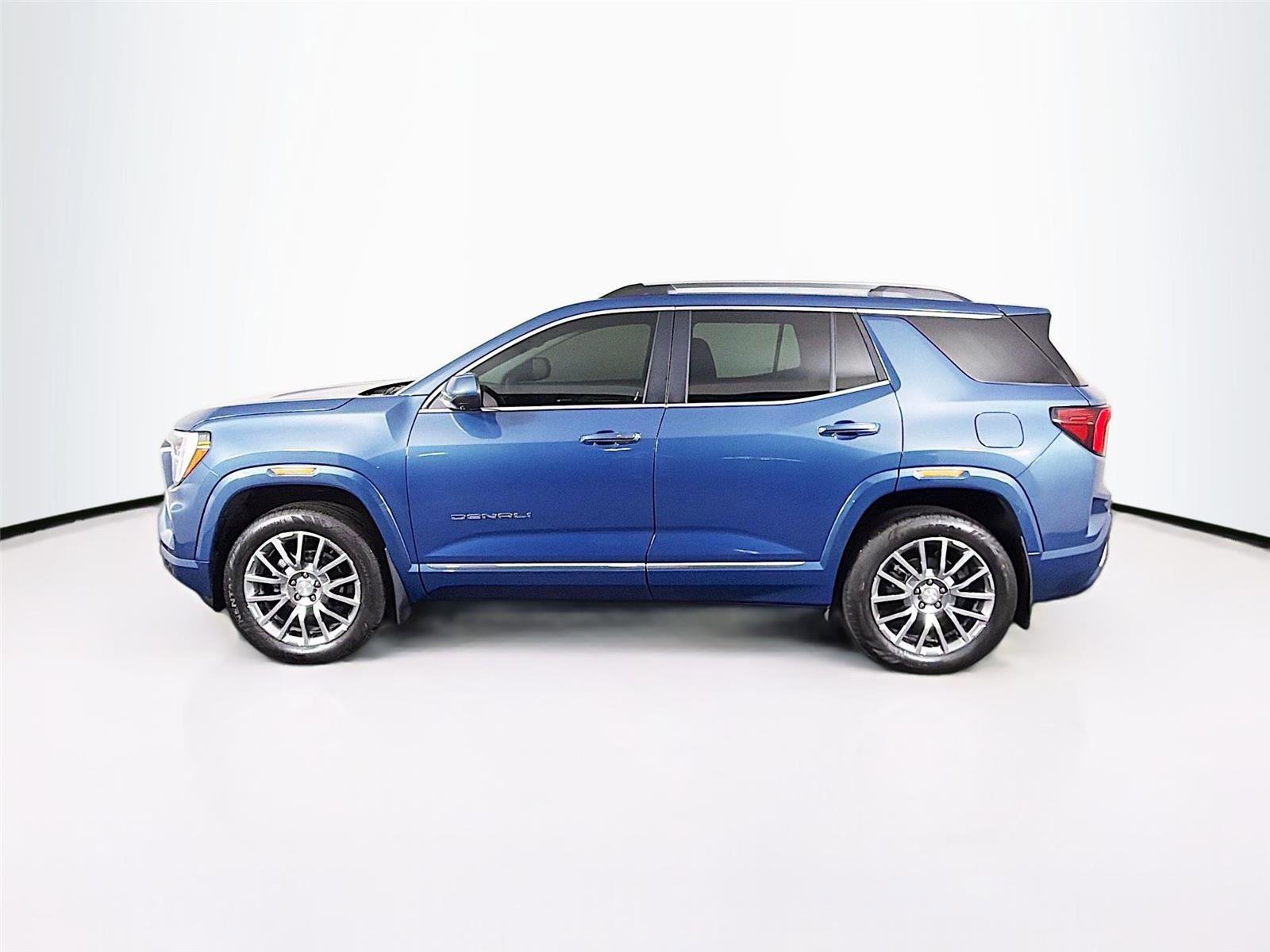 Used 2026 GMC Terrain Denali image 4