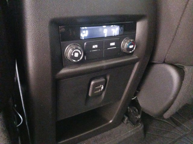 Used 2023 Chevrolet Traverse LT image 27