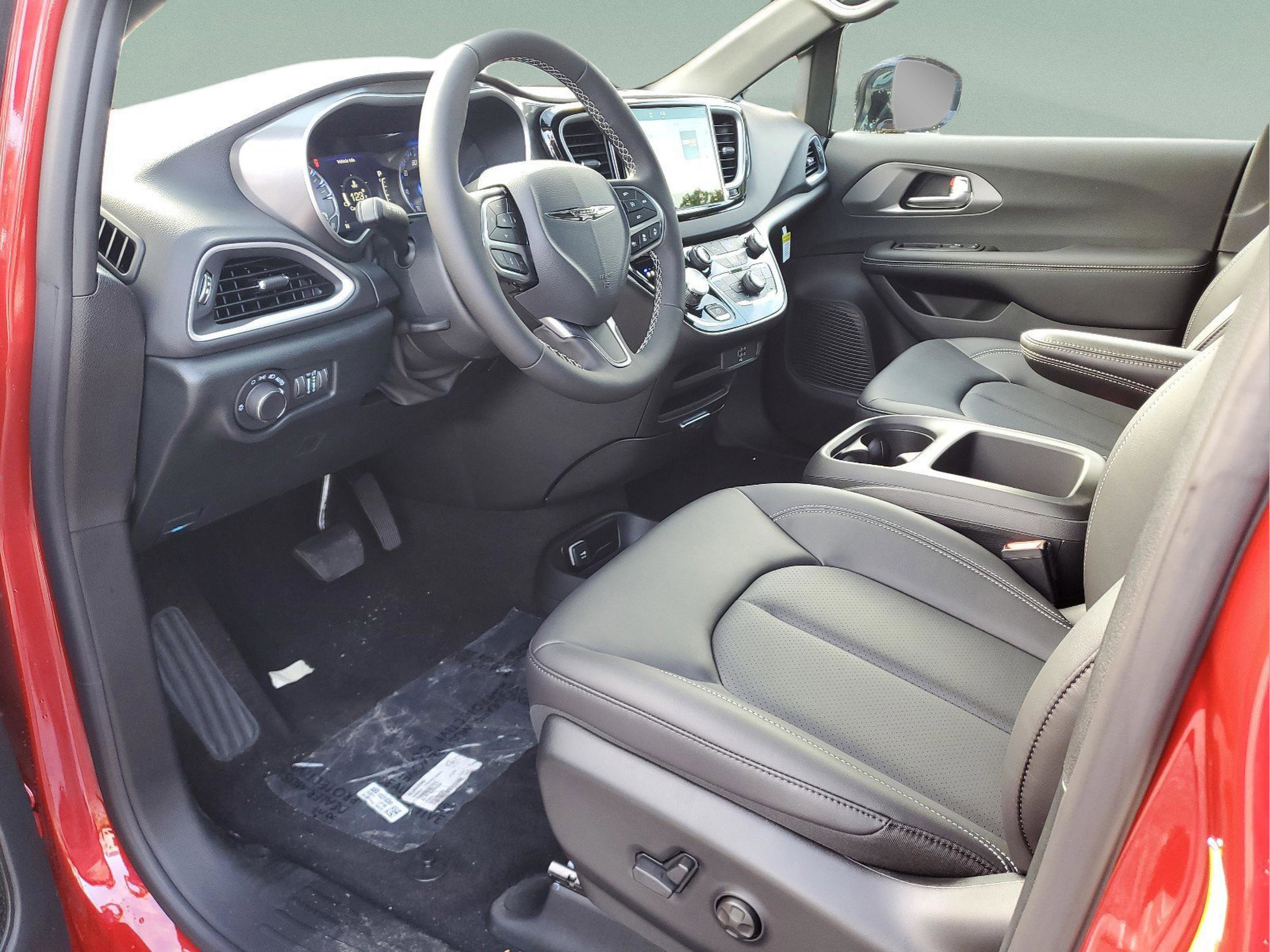 New 2026 Chrysler Voyager LX image 18