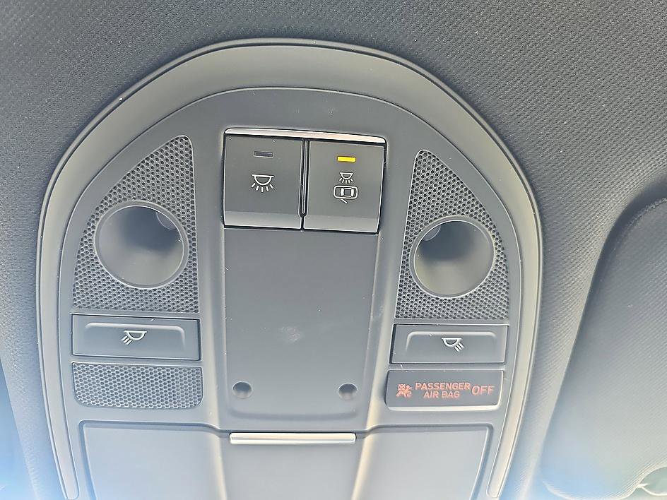 Used 2023 Genesis G70 2.0T RWD image 27