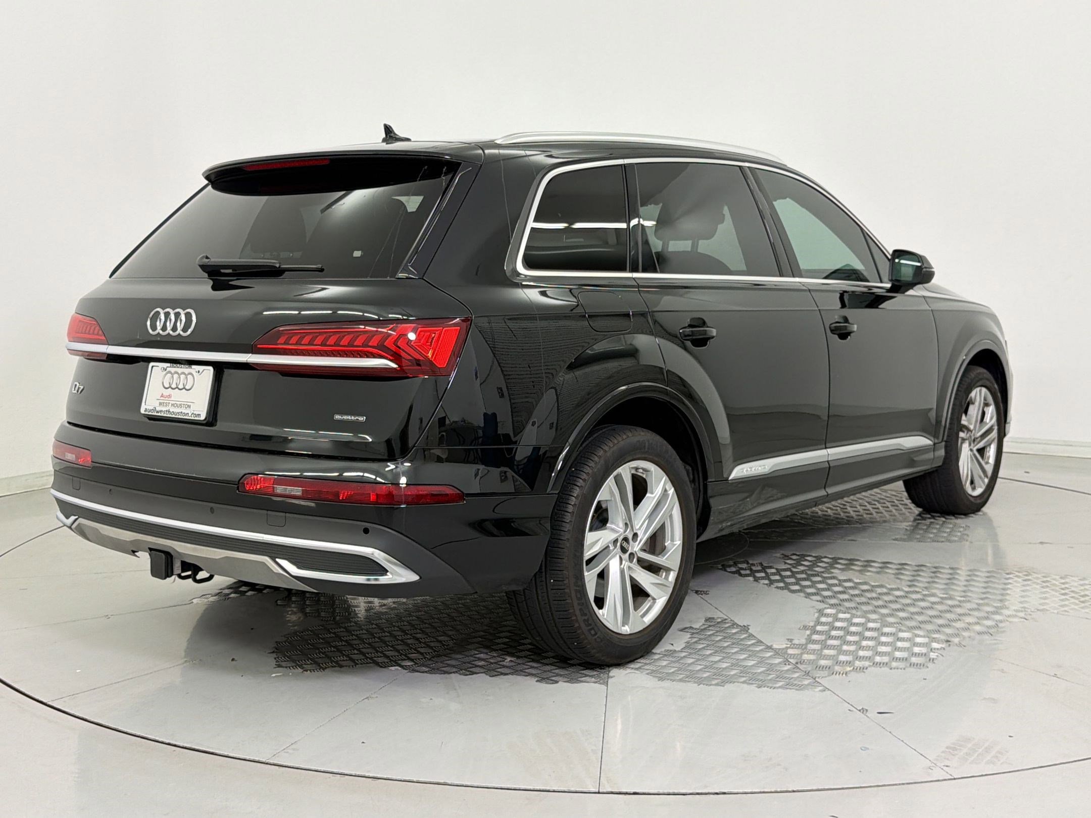 Used 2023 Audi Q7 2.0T Premium w/ Towing Package AWD/4WD image 9