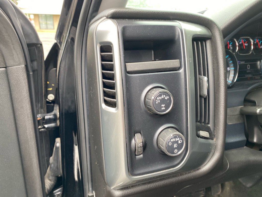 Used 2018 Chevrolet Silverado 1500 LT w/ All Star Edition image 11