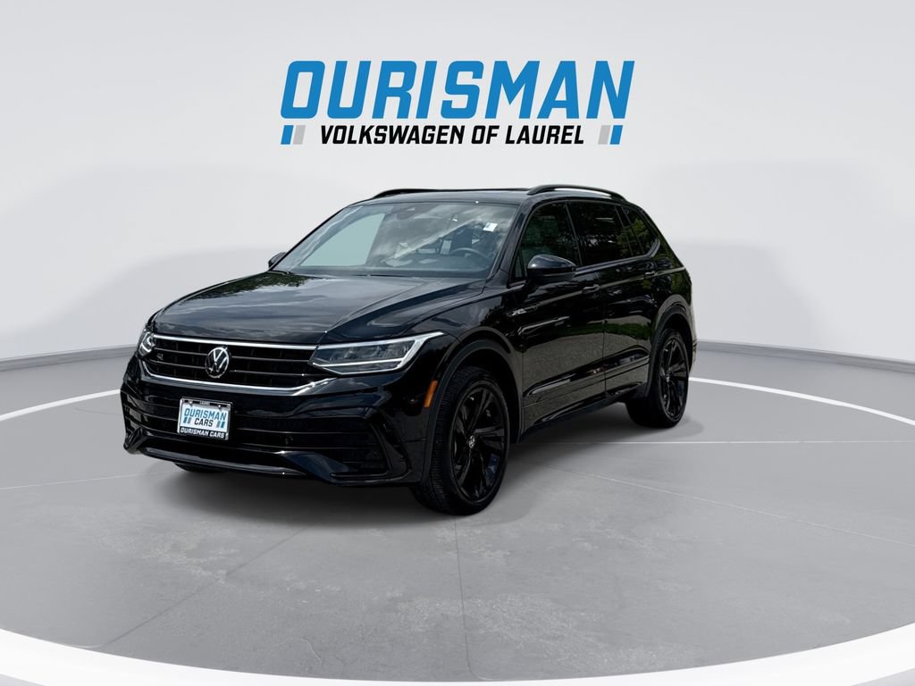 Used 2024 Volkswagen Tiguan SE R-Line AWD/4WD image 4
