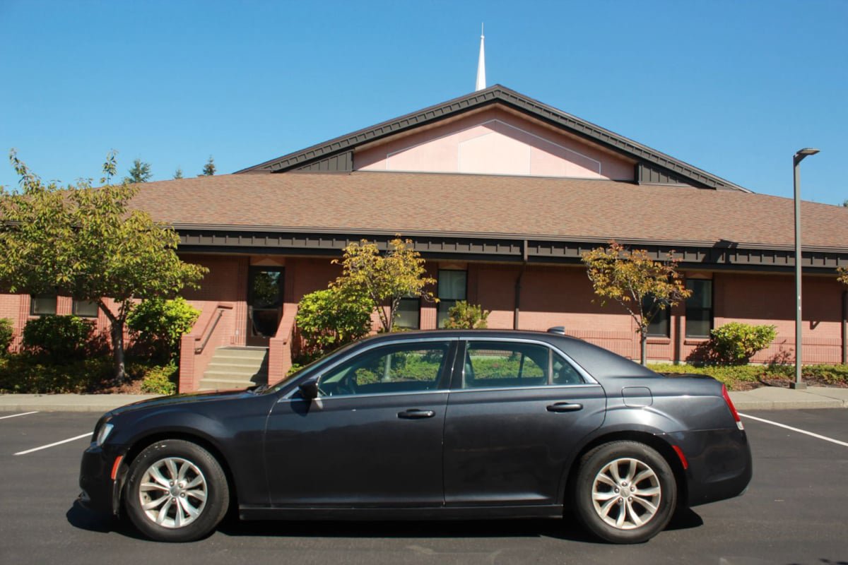 Used 2015 Chrysler 300 Limited RWD image 4