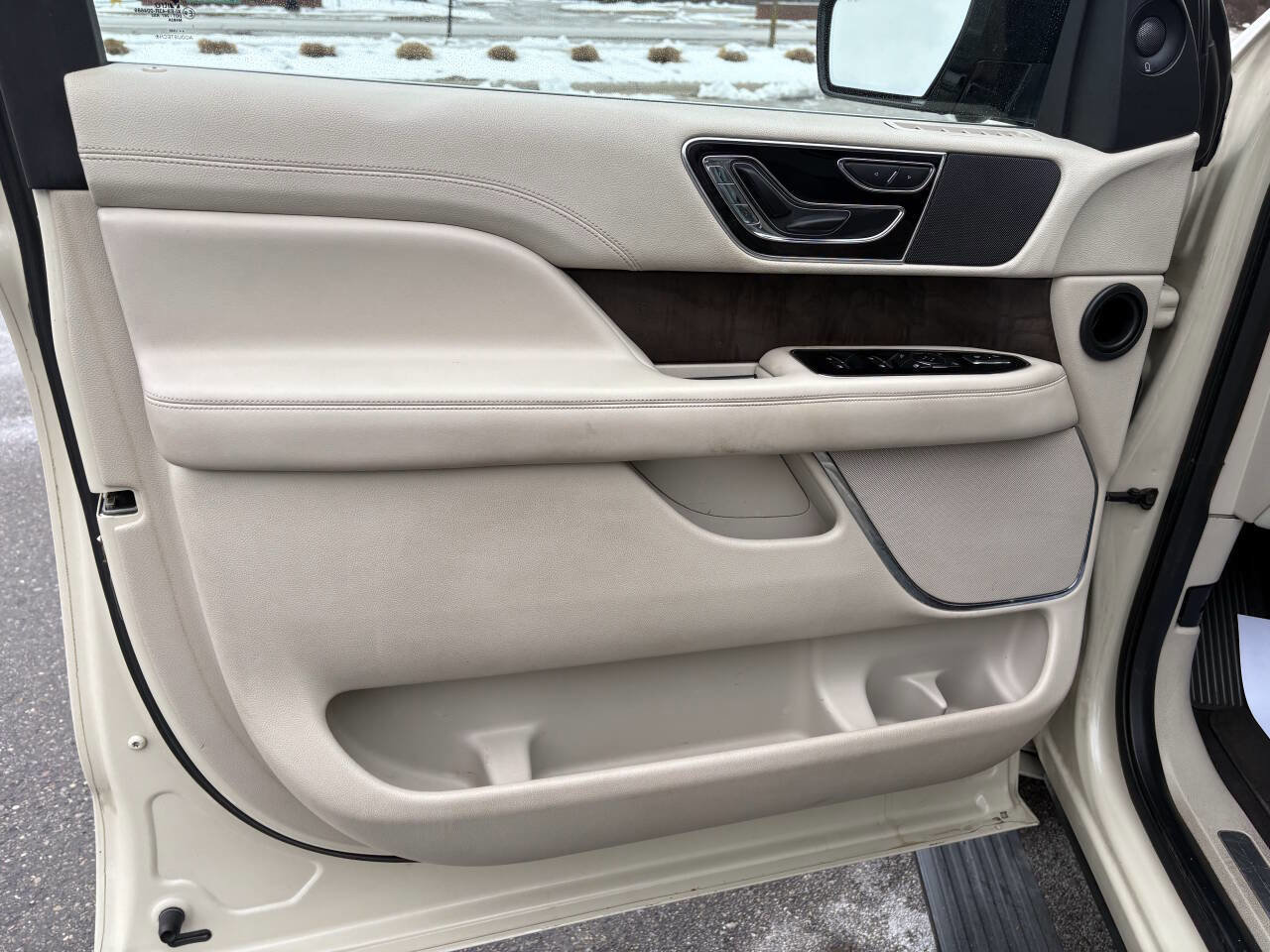 Used 2018 Lincoln Navigator Select w/ Technology Package image 19