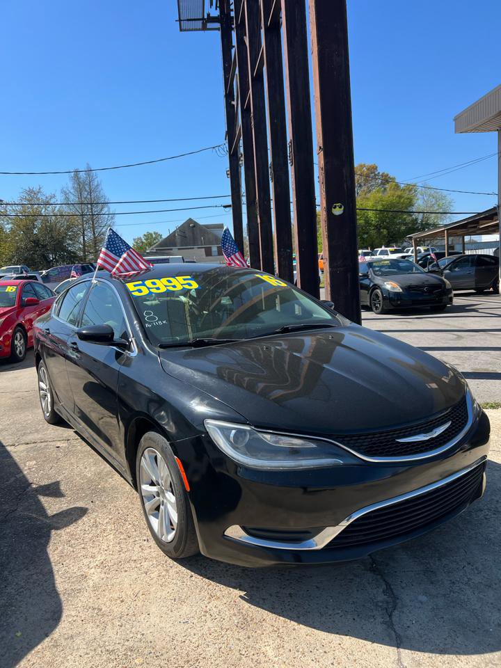 Used 2016 Chrysler 200 Limited image 2