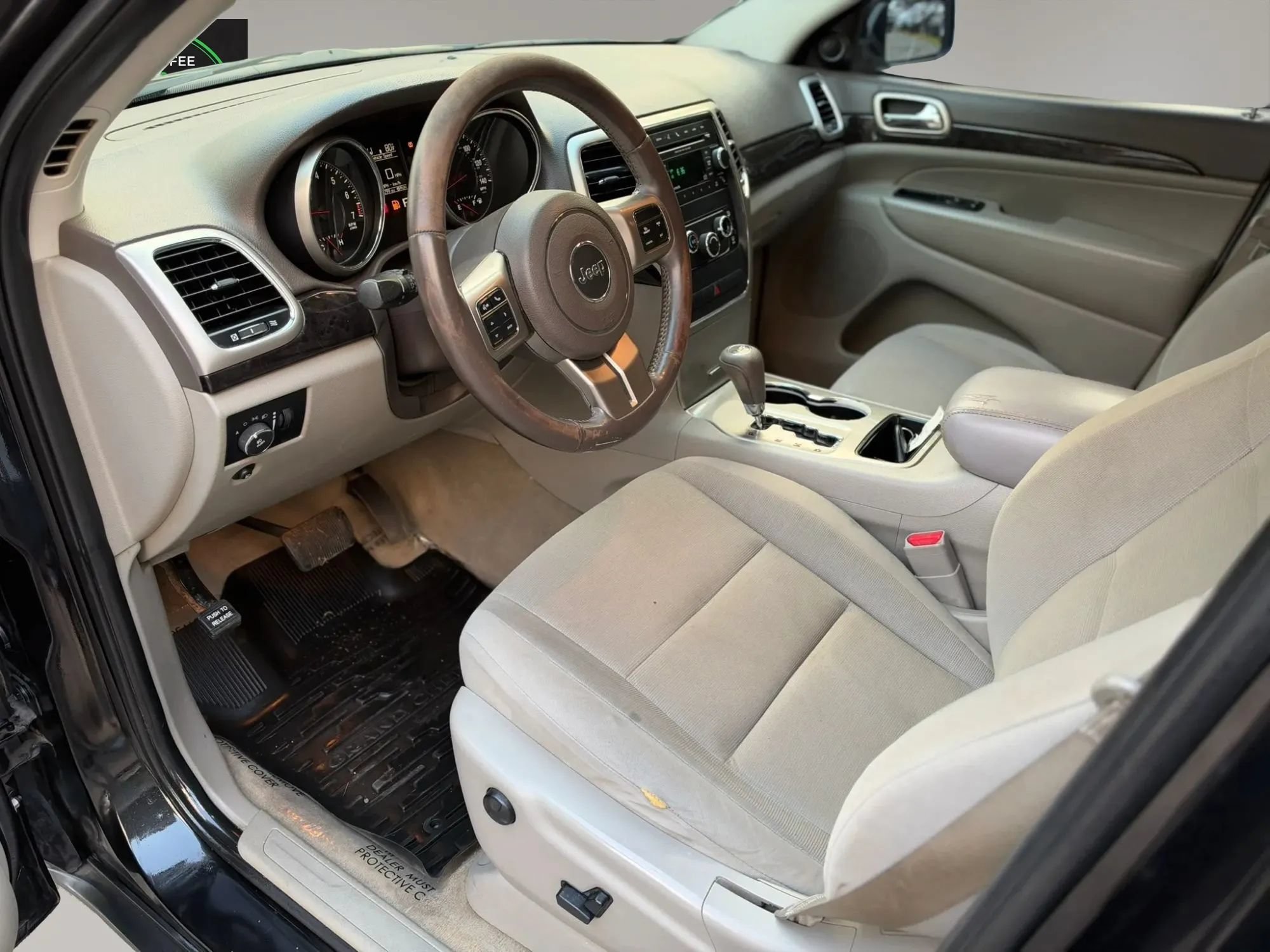 Used 2012 Jeep Grand Cherokee Laredo w/ Laredo E Group AWD/4WD image 11