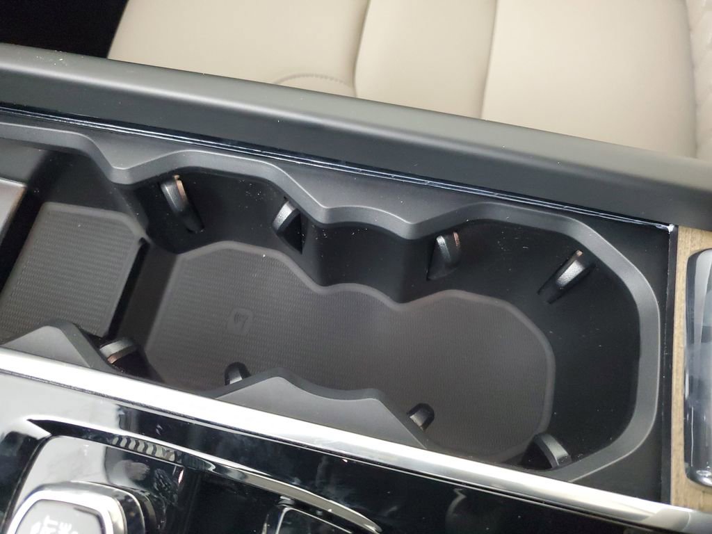 New 2026 Volvo XC60 B5 Plus w/ Climate Package image 32