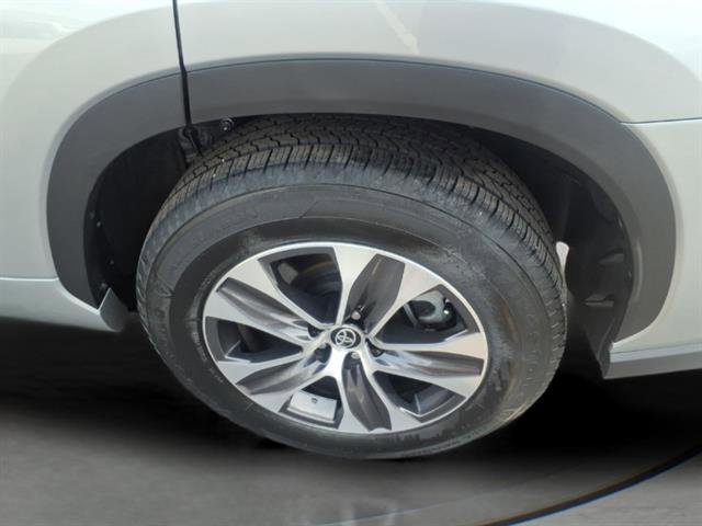 Used 2022 Toyota Highlander XLE image 8