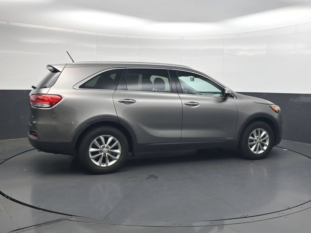 Used 2017 Kia Sorento AWD image 11