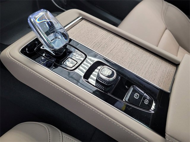 New 2026 Volvo XC90 B6 Core w/ Protection Package image 20