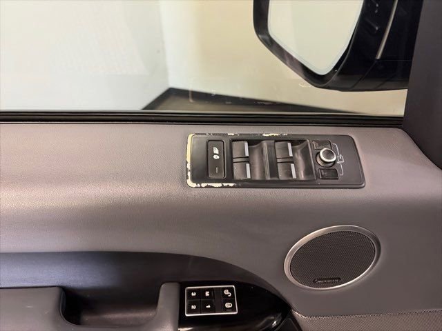 Used 2015 Land Rover Range Rover Sport HSE image 15