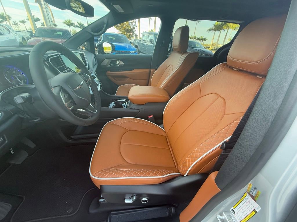 New 2026 Chrysler Pacifica Pinnacle image 10
