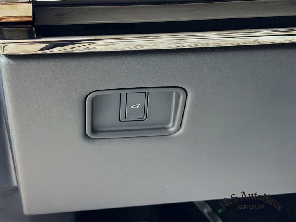 Used 2024 Land Rover Range Rover Sport SE AWD/4WD image 10