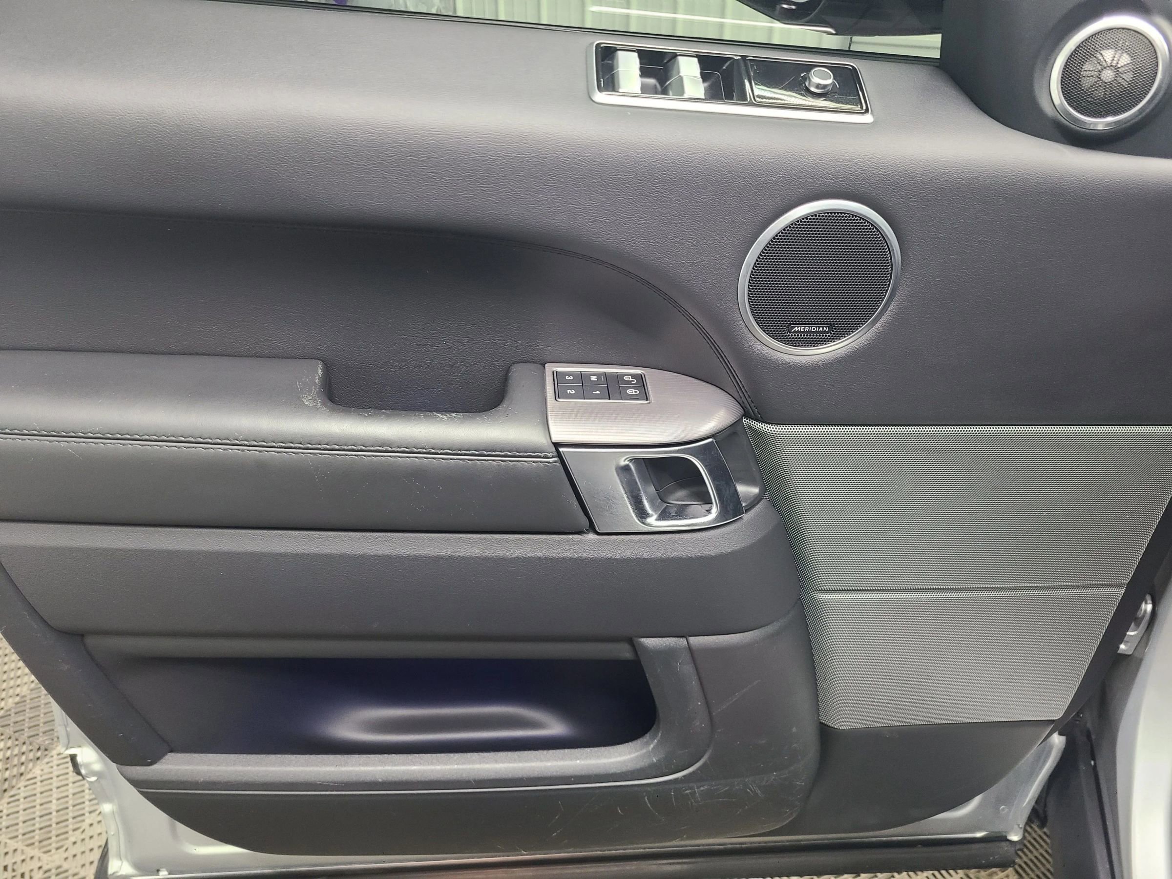 Used 2018 Land Rover Range Rover Sport HSE image 22