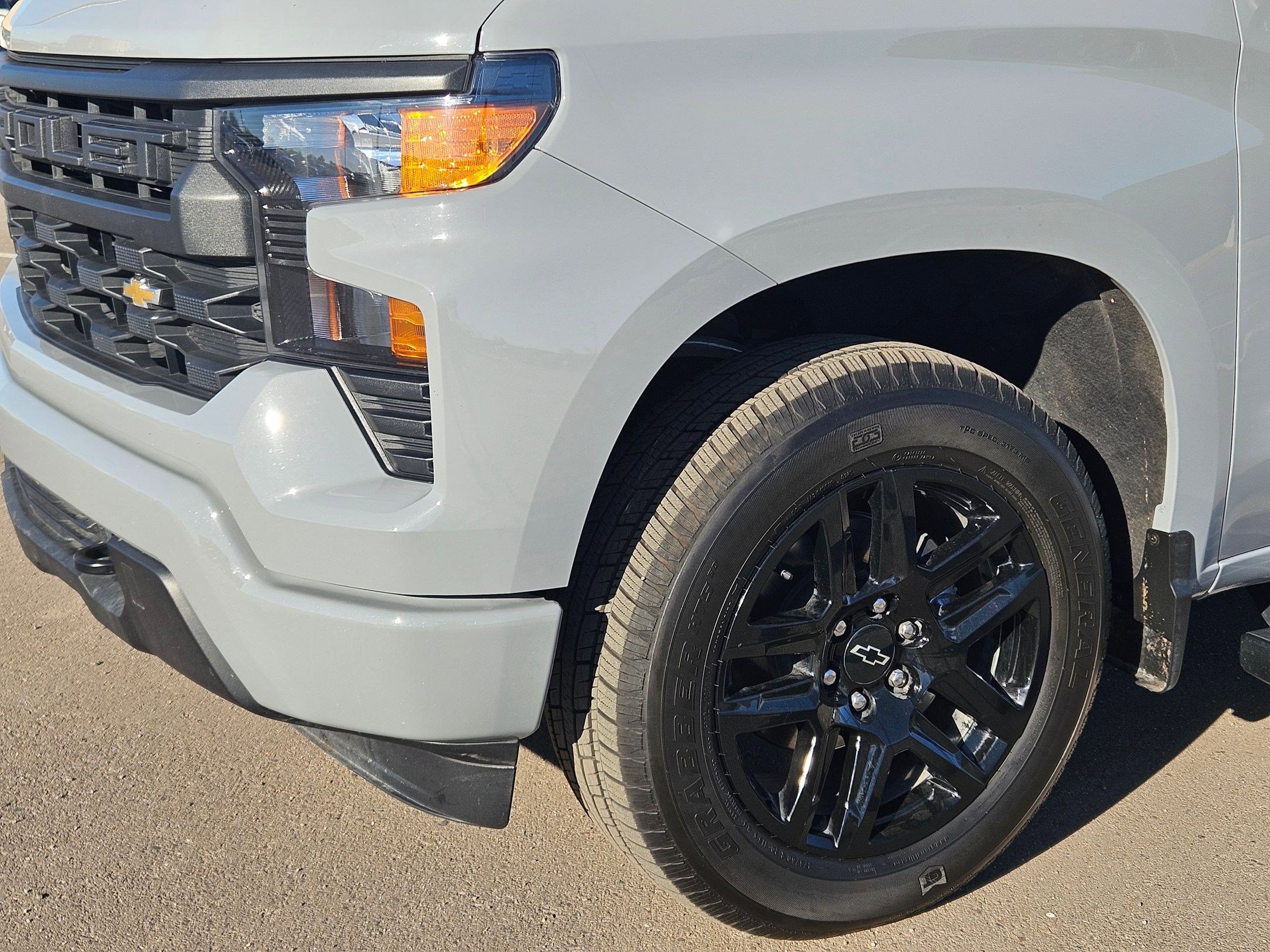 Used 2025 Chevrolet Silverado 1500 Custom image 11