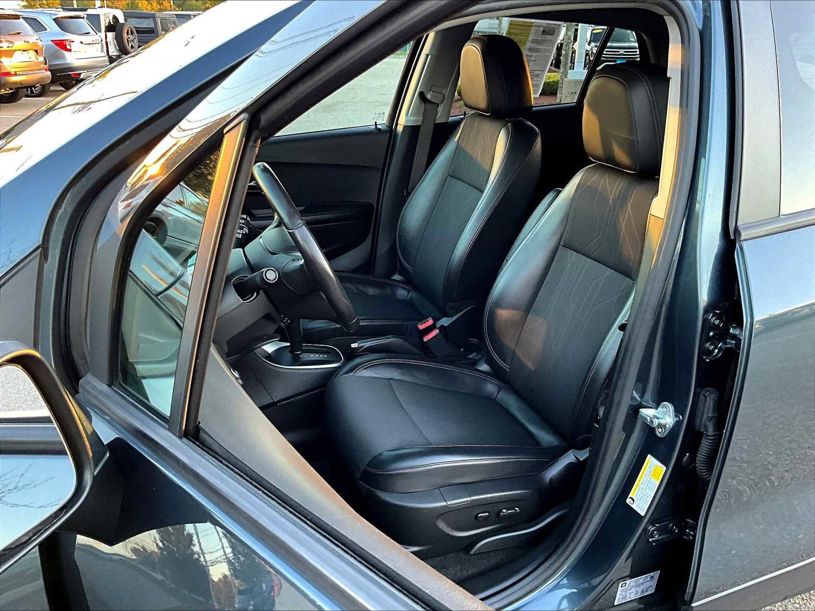 Used 2022 Chevrolet Trax LT w/ Driver Confidence Package image 10