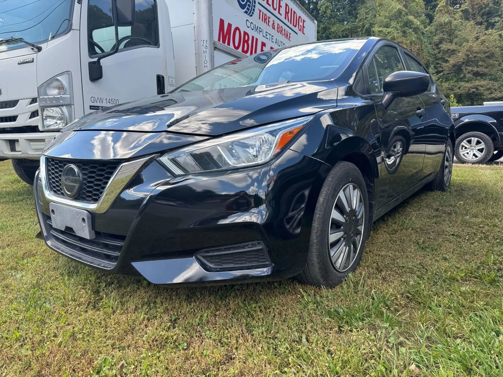 Used 2020 Nissan Versa S image 2