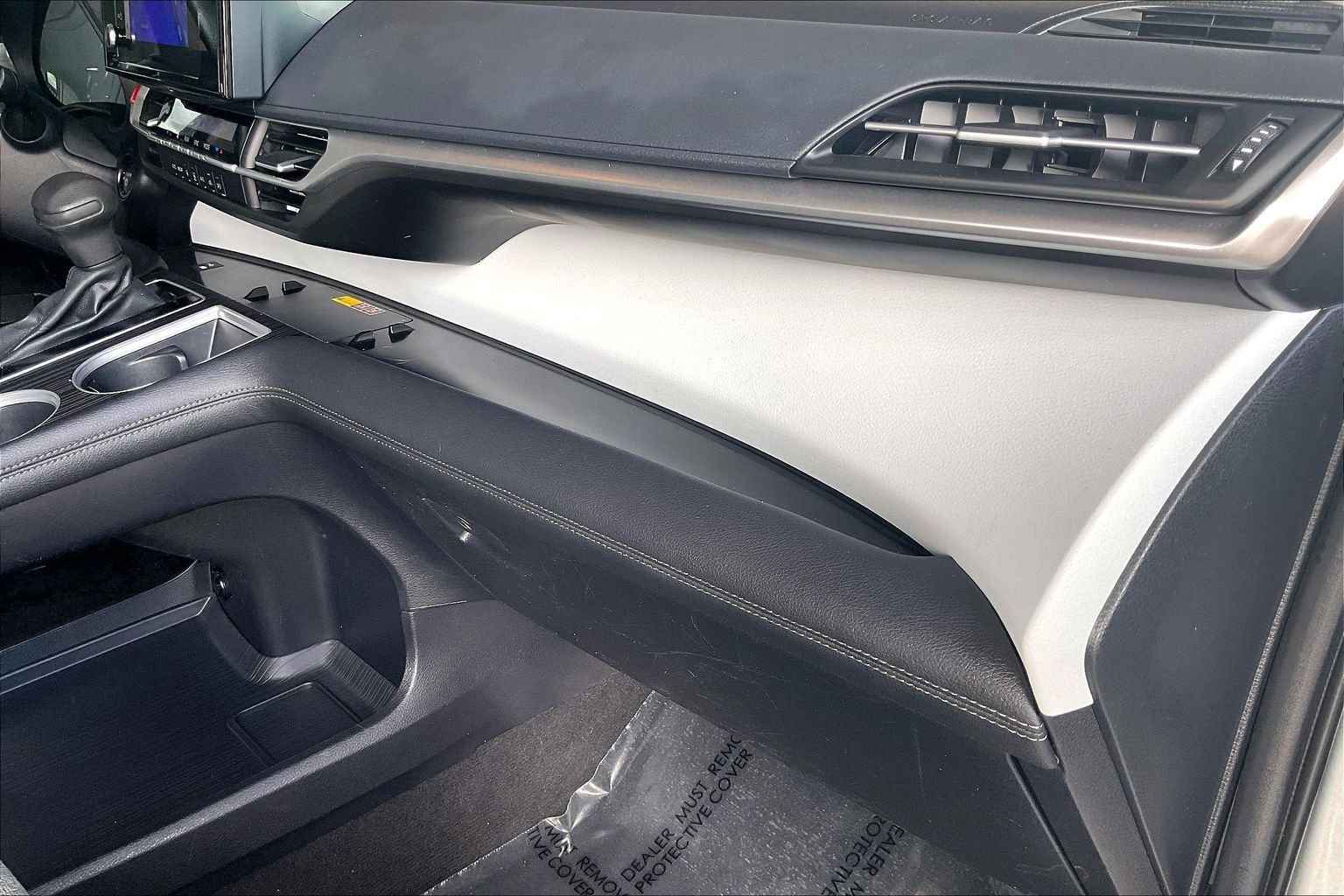 Used 2025 Toyota Sienna LE FWD image 20