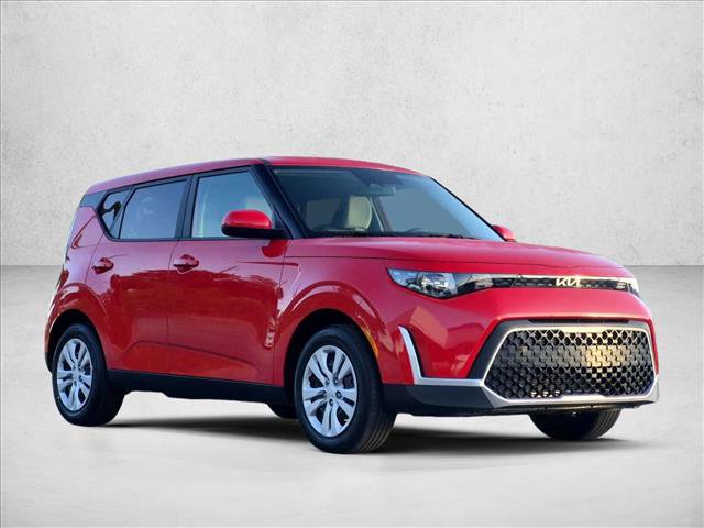 Used 2025 Kia Soul LX FWD image 3