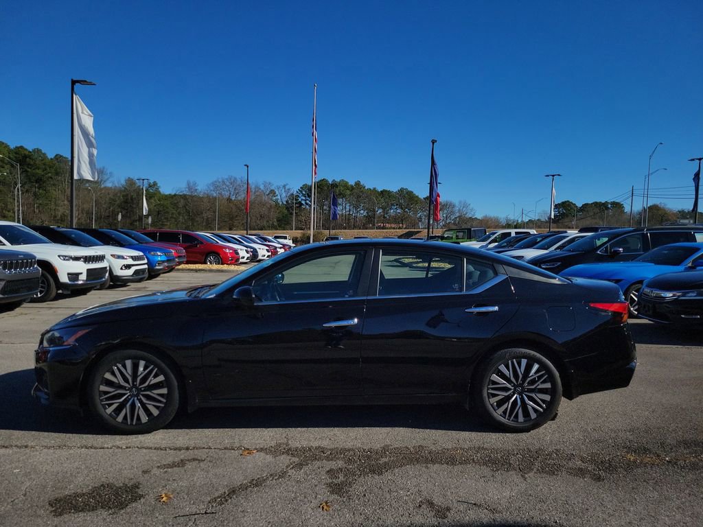 Used 2023 Nissan Altima 2.5 SV w/ SV Premium Package image 6