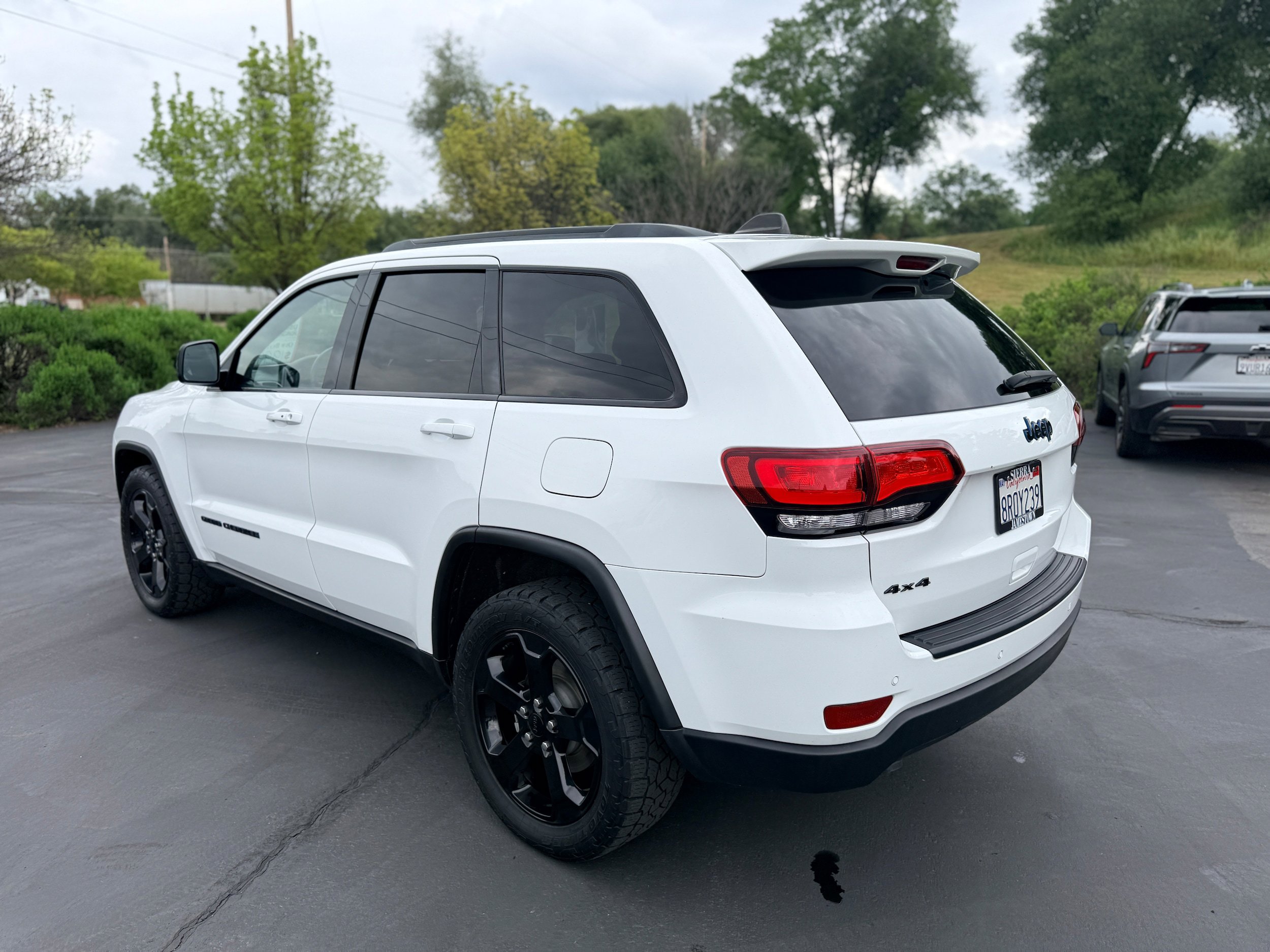 Used 2019 Jeep Grand Cherokee Laredo AWD/4WD image 8