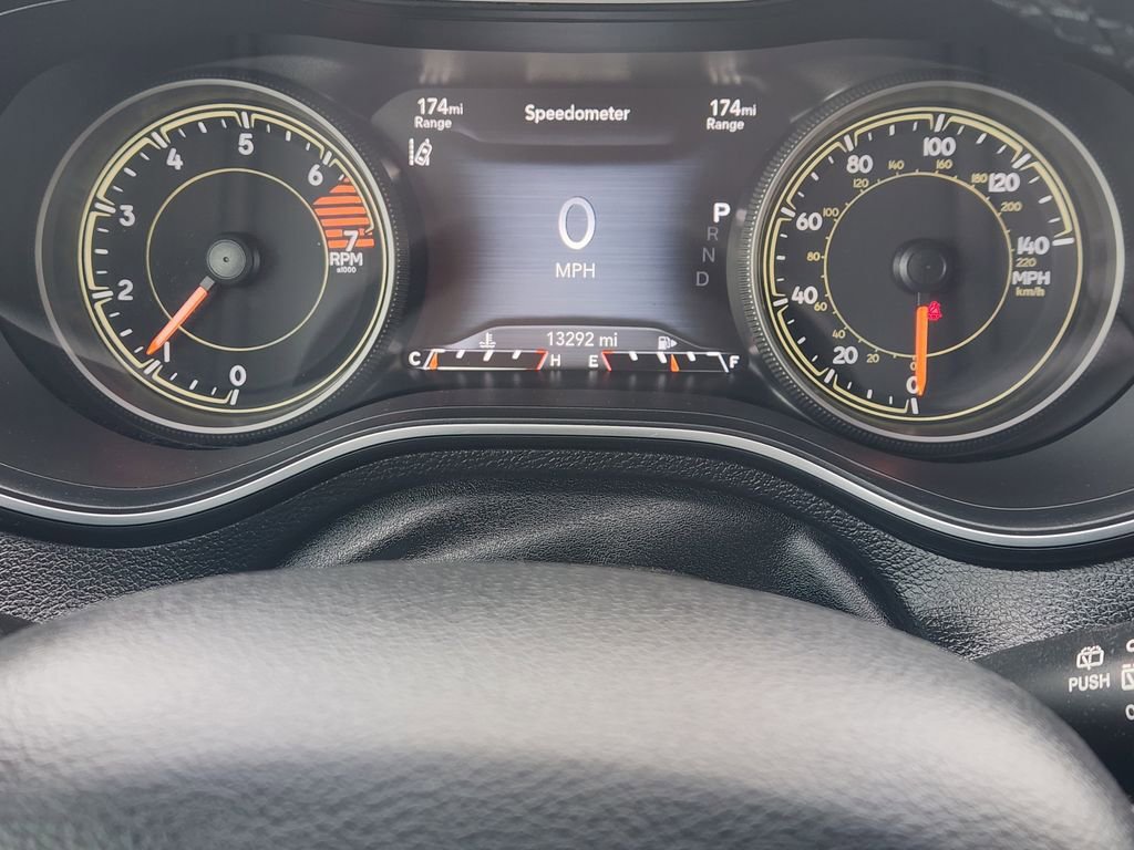 Used 2023 Jeep Cherokee Altitude Lux image 17