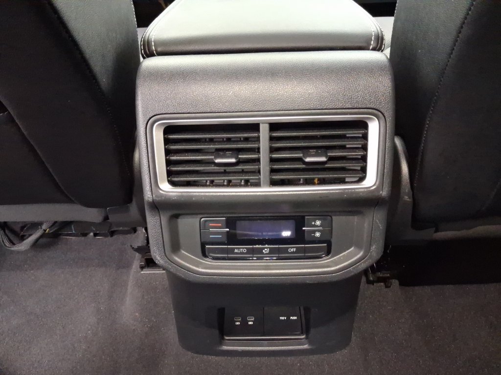 Certified 2024 Volkswagen Atlas SE FWD image 18