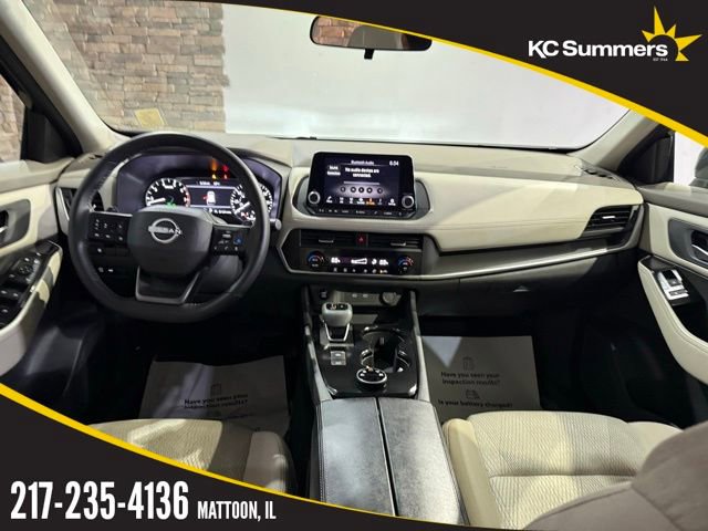 Certified 2025 Nissan Rogue SV image 24