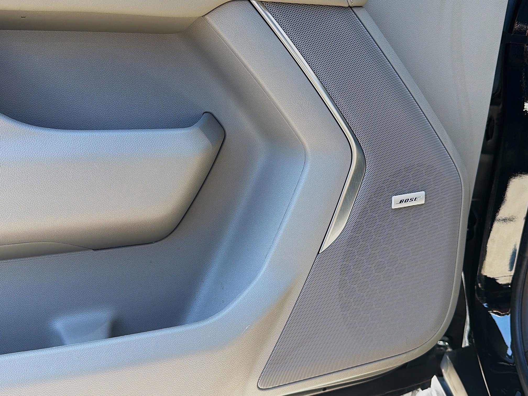 Used 2024 Chevrolet Tahoe LT w/ Luxury Package image 24