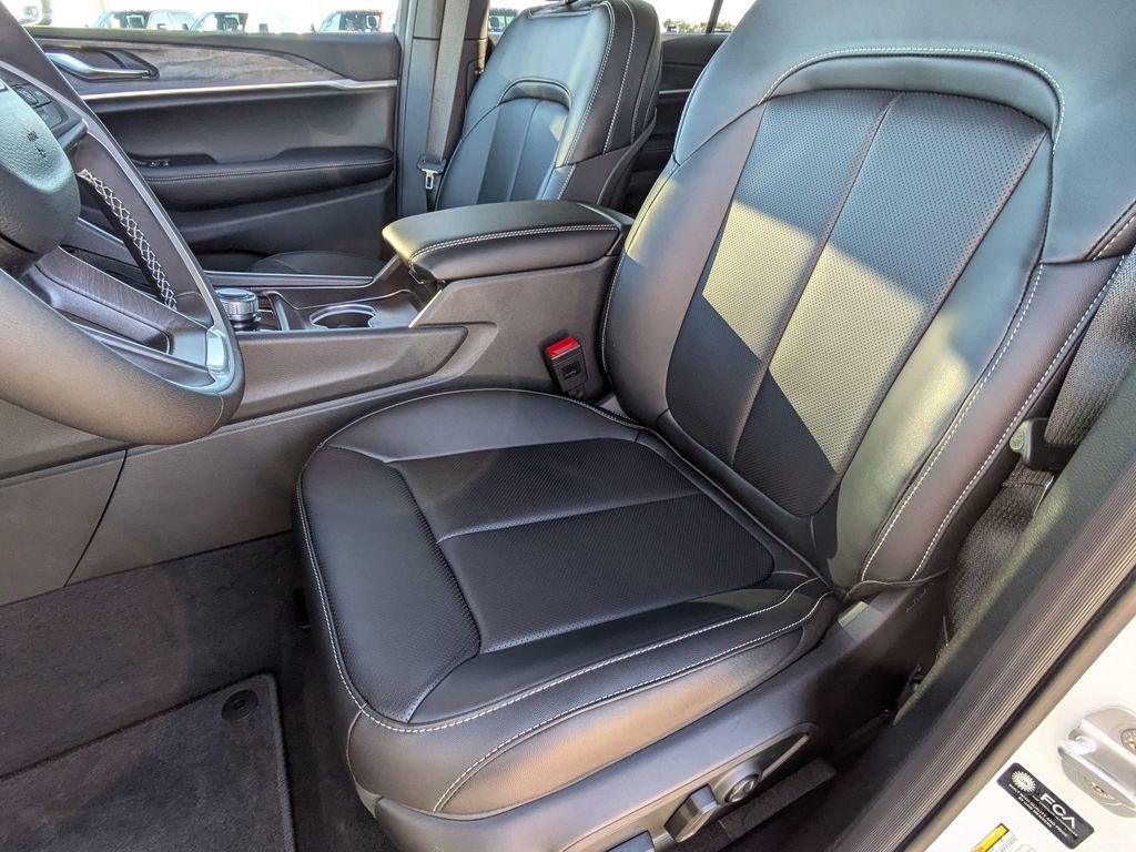 New 2025 Jeep Grand Cherokee L Limited w/ Luxury Tech Group II image 15