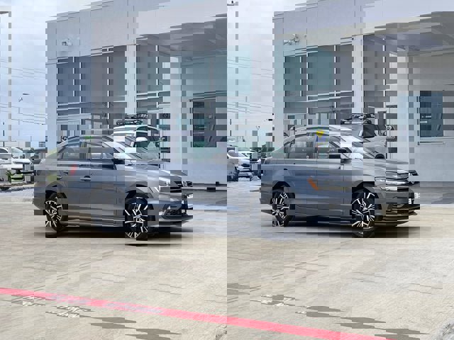 Used 2018 Volkswagen Jetta Wolfsburg Edition image 6