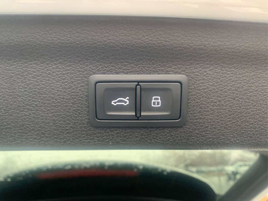 Used 2023 Audi Q3 2.0T Premium w/ Convenience Package image 13