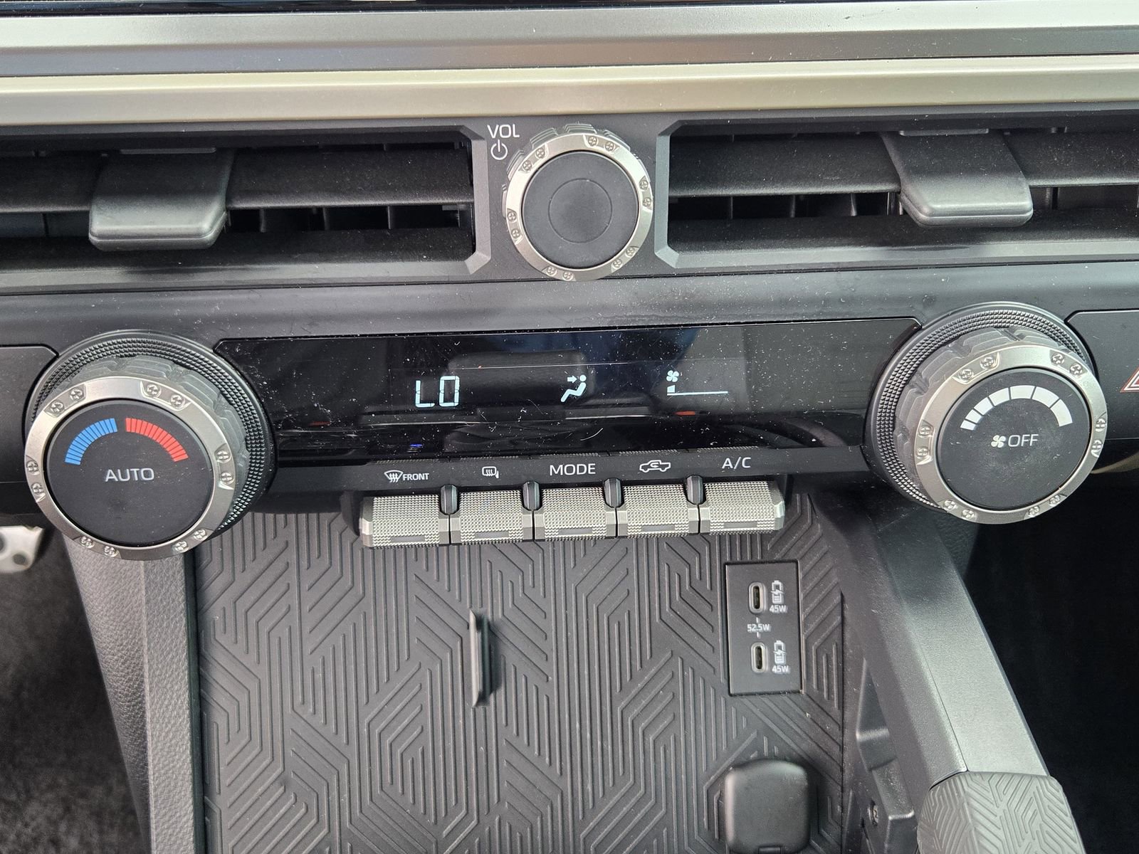 Used 2024 Toyota Tacoma TRD Sport AWD/4WD image 17
