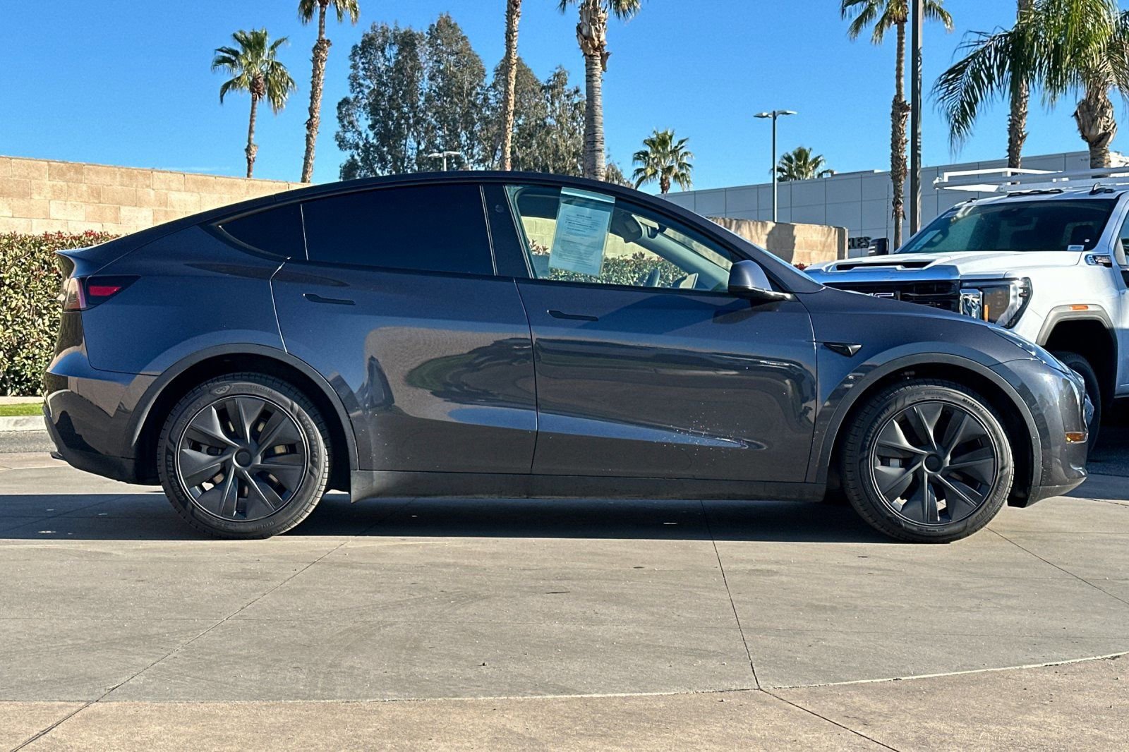Used 2025 Tesla Model Y Long Range image 3