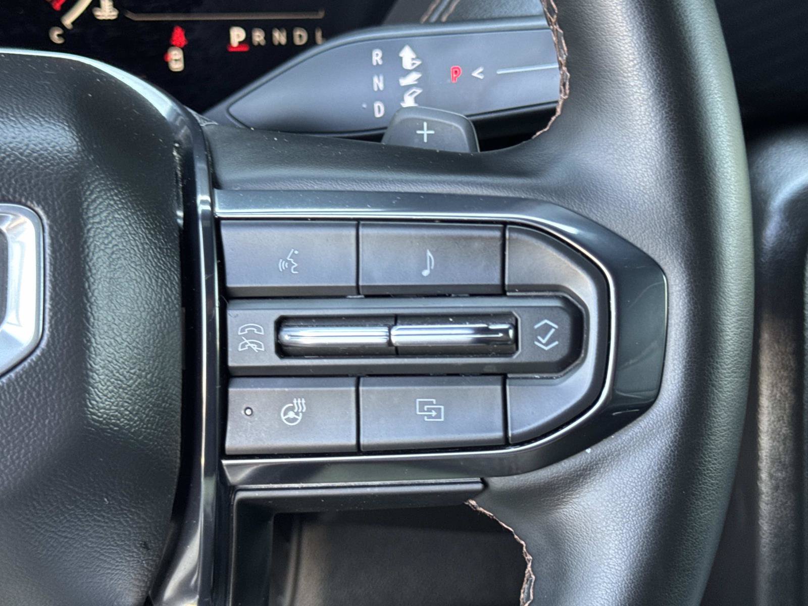 Used 2025 GMC Yukon AT4 w/ AT4 Premium Package AWD/4WD image 13